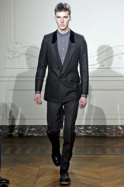 Look 19